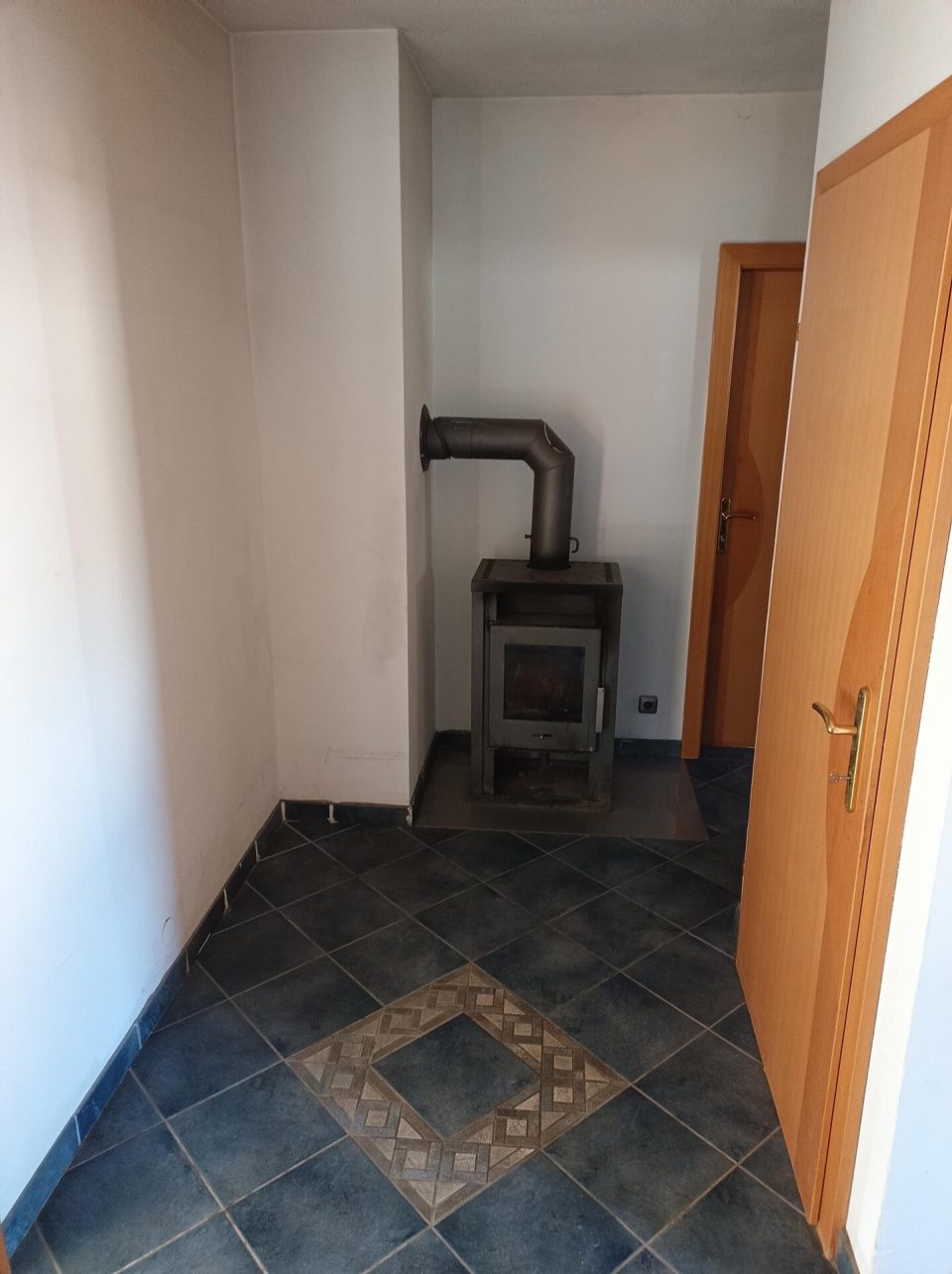 Gepflegtes Einfamilienhaus mit 7 Zimmern, Balkon, Garten und Garage in Mining, Bild 11 von 29