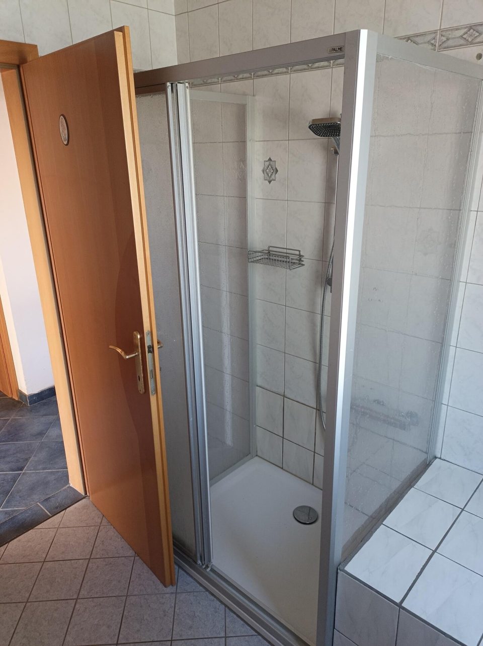 Gepflegtes Einfamilienhaus mit 7 Zimmern, Balkon, Garten und Garage in Mining, Bild 13 von 29