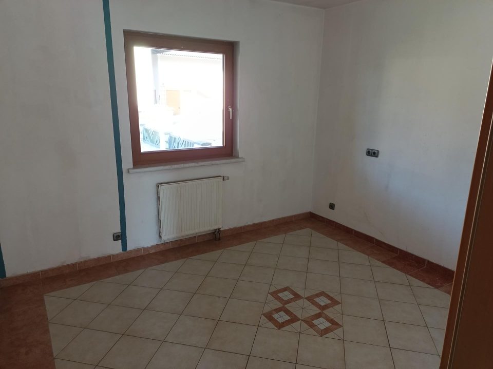 Gepflegtes Einfamilienhaus mit 7 Zimmern, Balkon, Garten und Garage in Mining, Bild 20 von 29