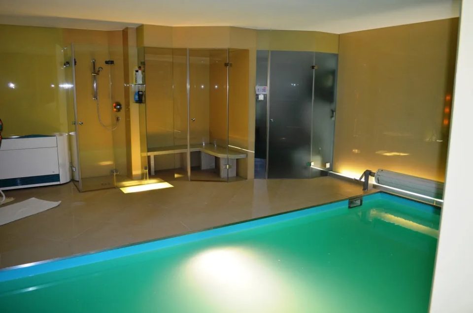 Repräsentatives Wohnhaus mit Geschäftsbereich und angrenzenden Veranstaltungsräumen, Bild 43 von 232