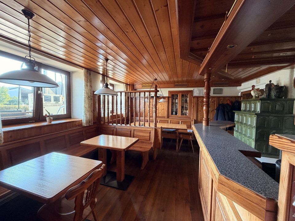 05_Gastzimmer mit Schank