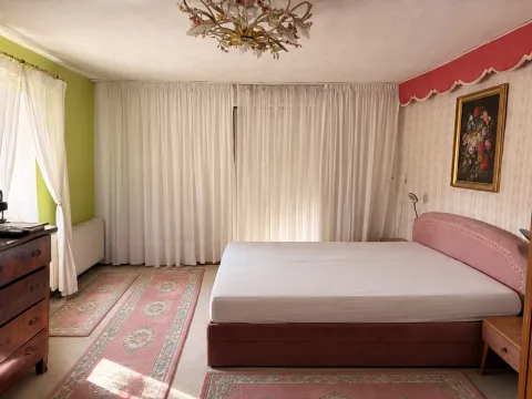 Schlafzimmer, Wohn- und Geschäftshaus in Steinhaus