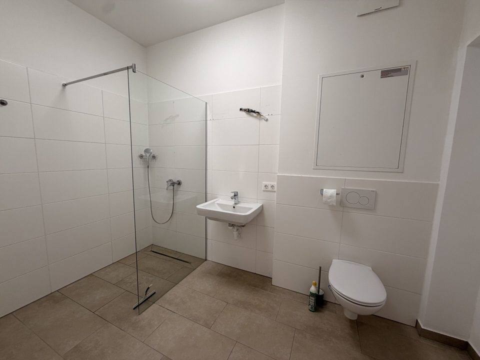 07 Badezimmer mit Dusche