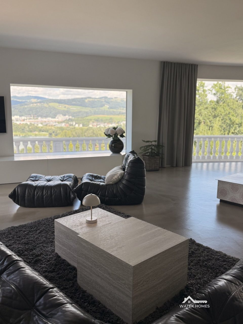 Wohnbereich mit westseitigem Panoramafenster, Einfamilienhaus in Plesching